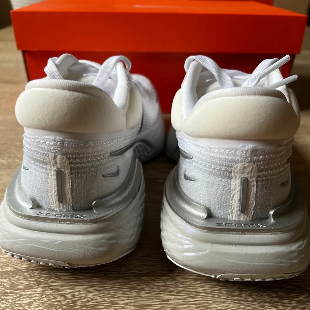 Nike Women’s Zoomx Invincible Run FK White Running Shoes CT2229-101 Size 8.5 - Picture 4 of 7